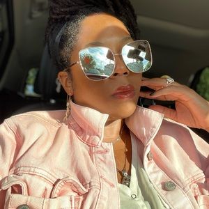 Meet your Posher, Clarice